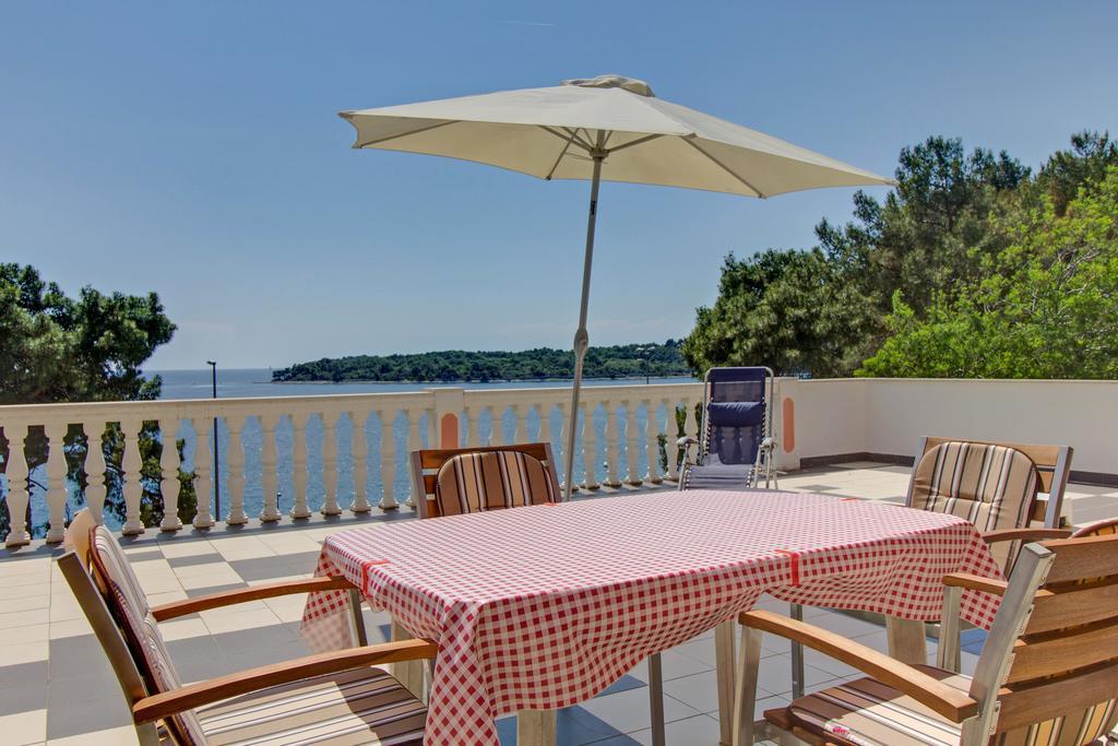 Apartments Villa Julija Mali Lošinj Quarto foto