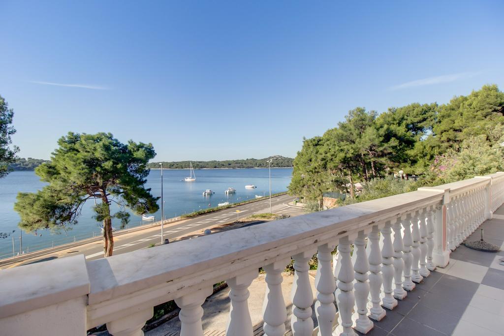 Apartments Villa Julija Mali Lošinj Quarto foto