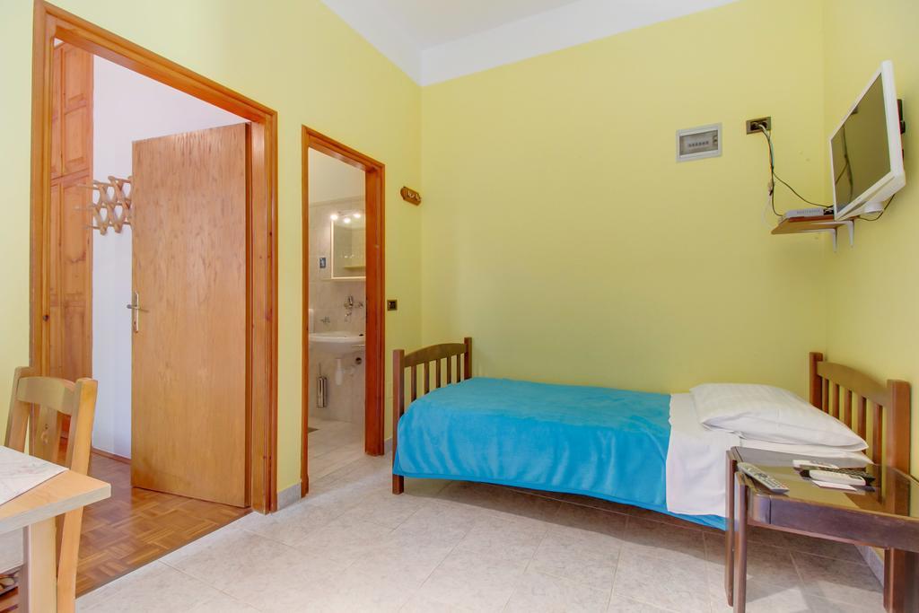 Apartments Villa Julija Mali Lošinj Quarto foto