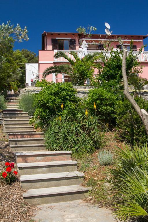 Apartments Villa Julija Mali Lošinj Exterior foto