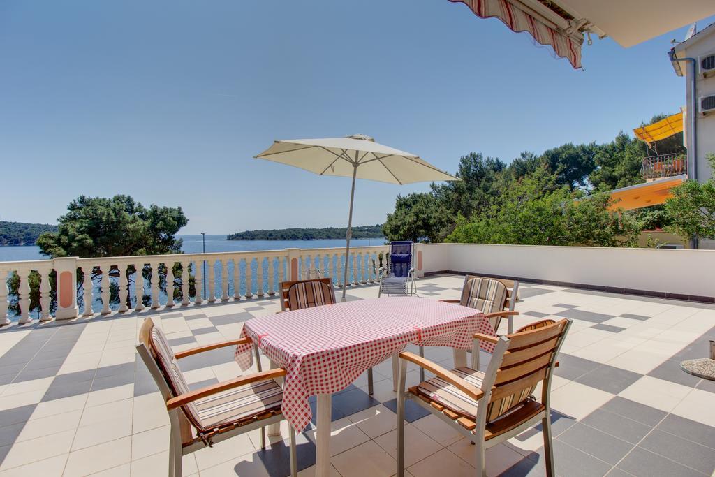 Apartments Villa Julija Mali Lošinj Quarto foto