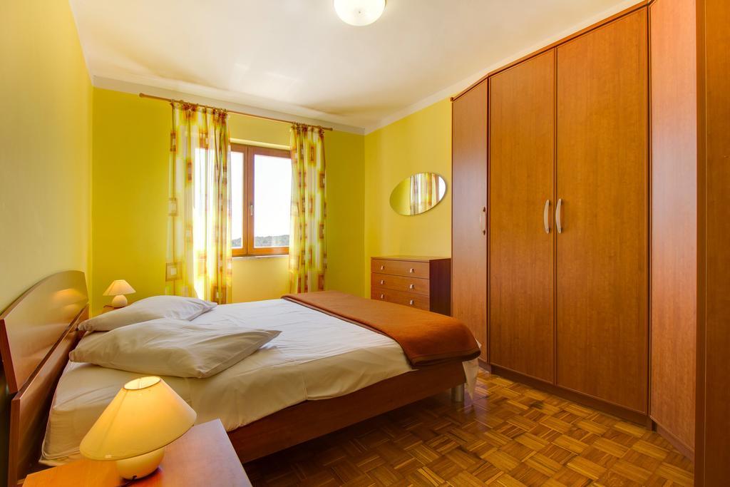 Apartments Villa Julija Mali Lošinj Quarto foto